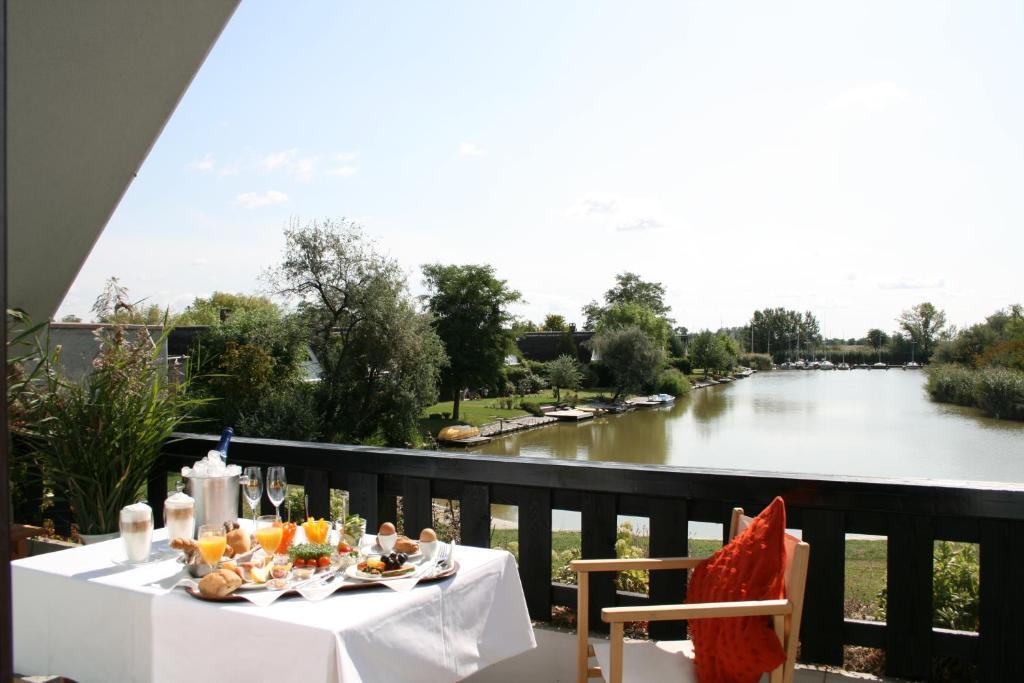 Hoteldorf Seepark Weiden Weiden am See Room photo