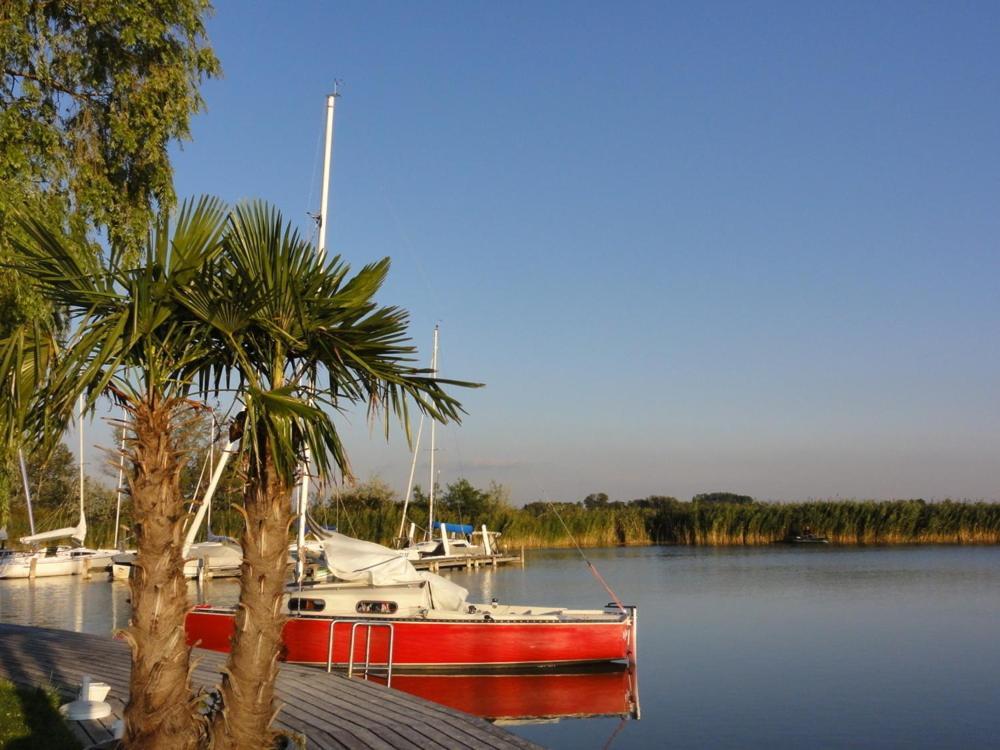Hoteldorf Seepark Weiden Weiden am See Exterior photo